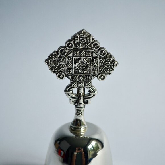 Lorie Line 2006 Department Dept 56 Bell - Picture 5 of 7